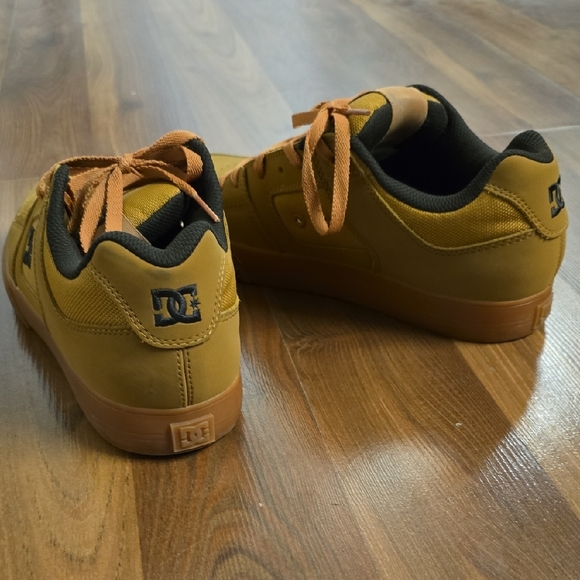 DC Men's Tan and Black Sneakers - Picture 5 of 5